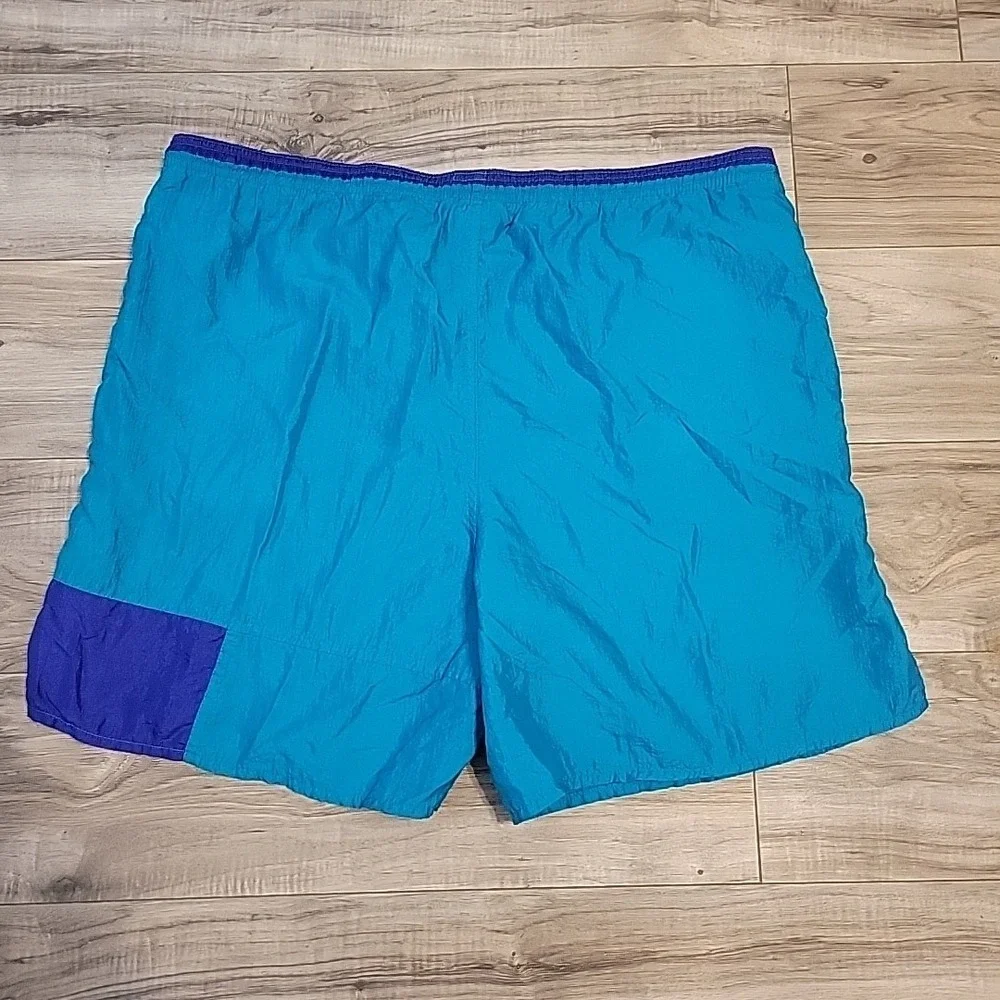 Umbro Shorts Mens Large Blue USA Nylon Made Athletic Gym Soccer Embroidery‎ VGT